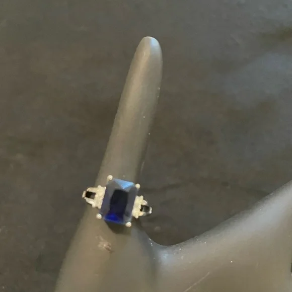 Ring faux blue sapphire silver band - Picture 5 of 7